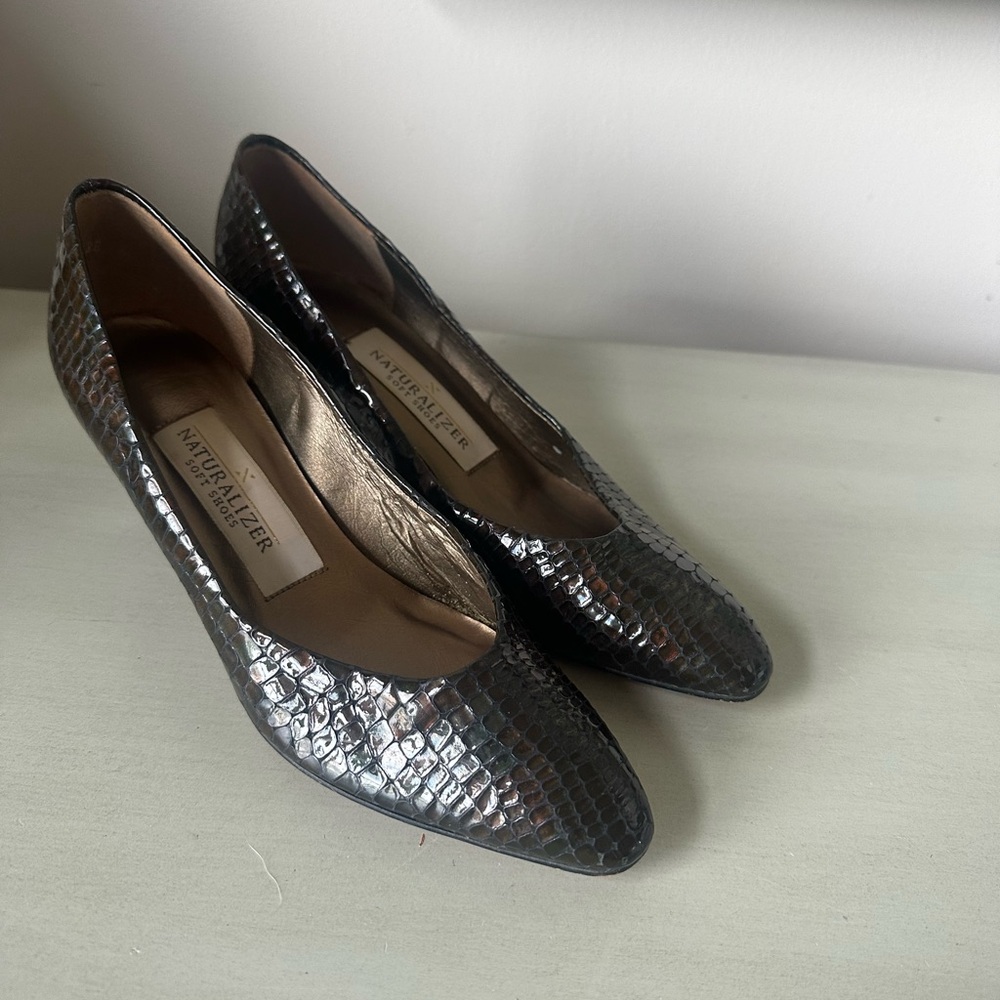 Naturalizer women’s soft shoe heels faux alligator brown 7